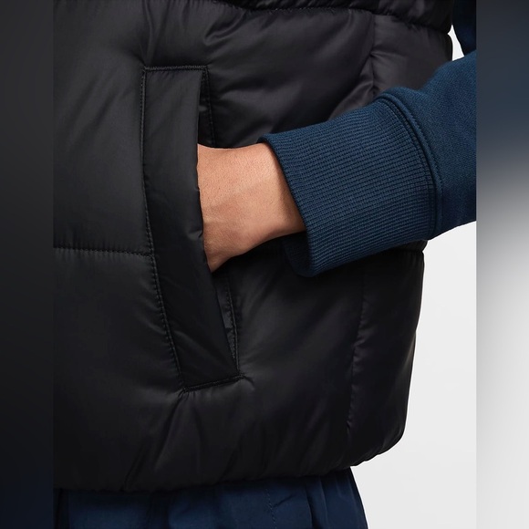 ❗️Nike sportswear classic puffer  Vest❗️ - Picture 5 of 8